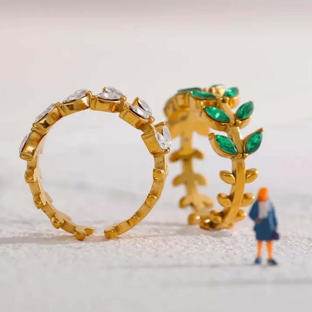 Delicate Diamonds Leaf Adjustable Ring - Picture 4 of 5